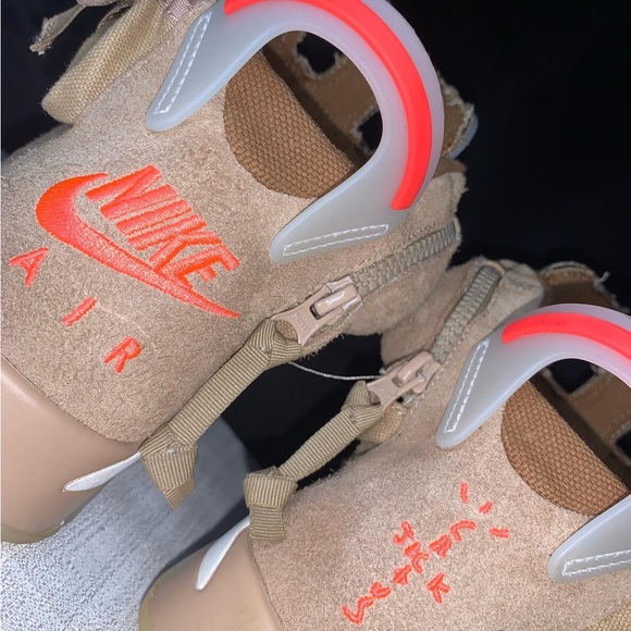 Jordan 6 x Travis Scott “British Khaki” - Picture 4 of 6